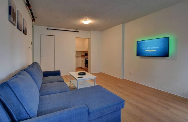 Spacious 1 bedroom in Laval, wifi,parking all incl