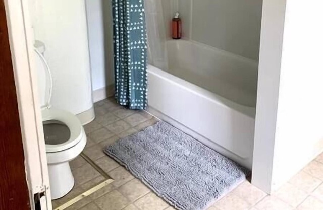 1 BR apt, sleeps 3, eat-in kitchen - walk to River