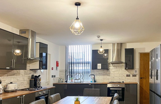 Spacious 10-Bed Home with Large Driveway