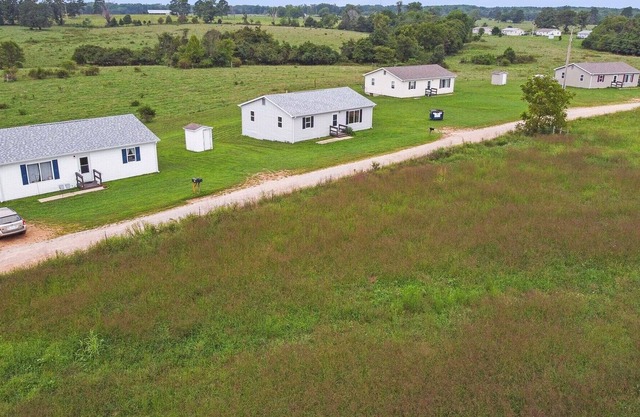 Spacious 1200sf cabin (6) in Ozark County near the river! Pets Ok!