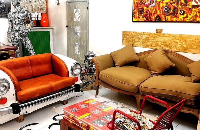 Spacious 150sqm Art Apartment, 2 Baths, up to 6 Guests – Walk to Pepe in Grani