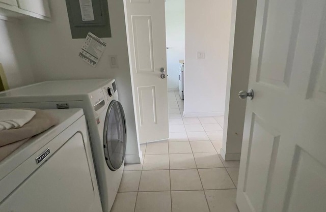 Spacious 1B Townhome with huge yard and AC in lovely Fremont
