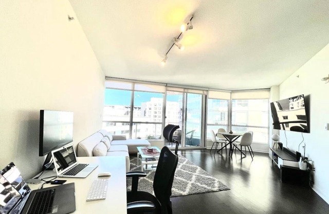 Spacious 1b1b oasis in luxury SF building with bay bridge view & full amenities