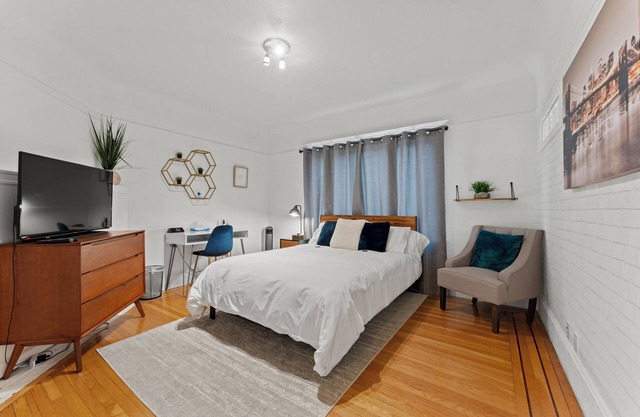 Spacious 1BR/1BA Guest Suite with Kitchen +Parking