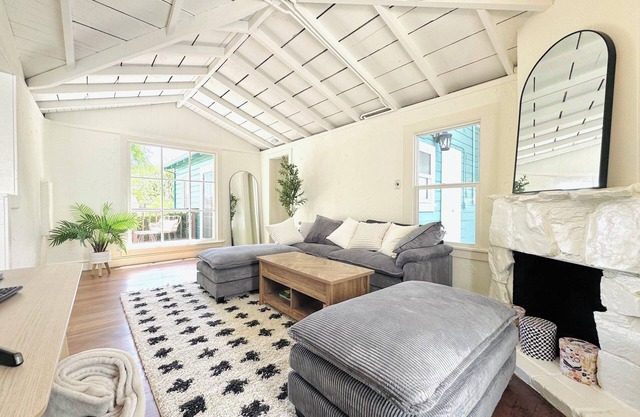 Spacious 1BR/2BA Scenic Garden Home in Central SF with Private Entrance