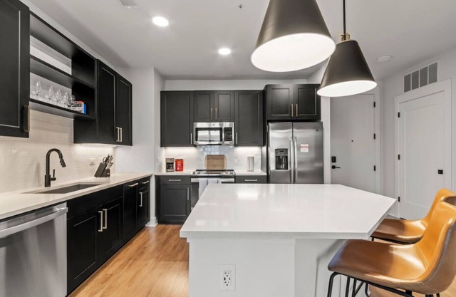 Spacious 1BR Near Raymond James Stadium – Midtown