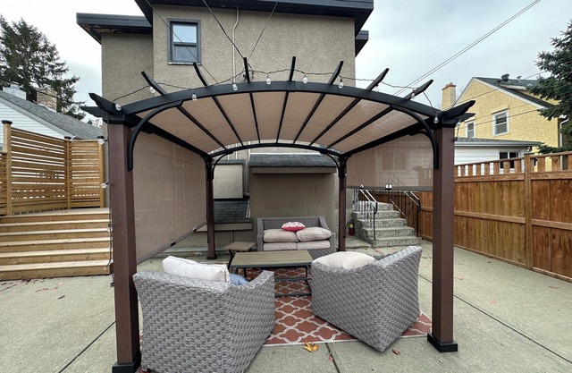 Spacious 1BR Suite Near University of Alberta, Hospital, Whyte Ave, River Valley