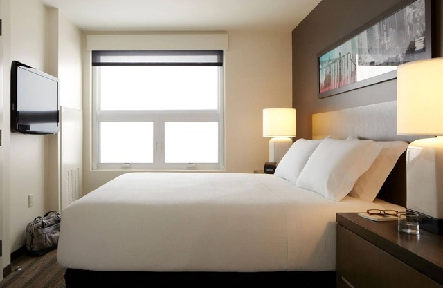 Spacious 1BR Suite w/ Full Kitchen, Outdoor Pool, and Excellent Breakfast