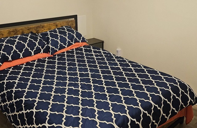 Spacious 1BR unit available on a partitioned street. No traffic!