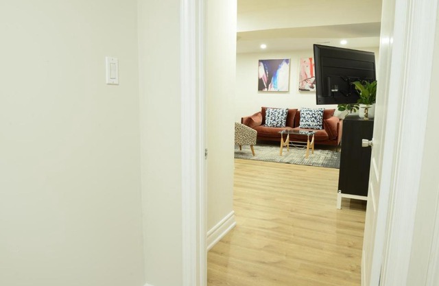 Spacious 2-Bed-Room near Yonge & Major Mackenzie
