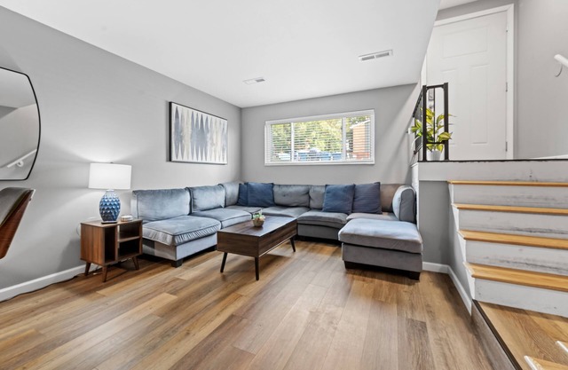 Spacious 2 bed Townhome by StayLage