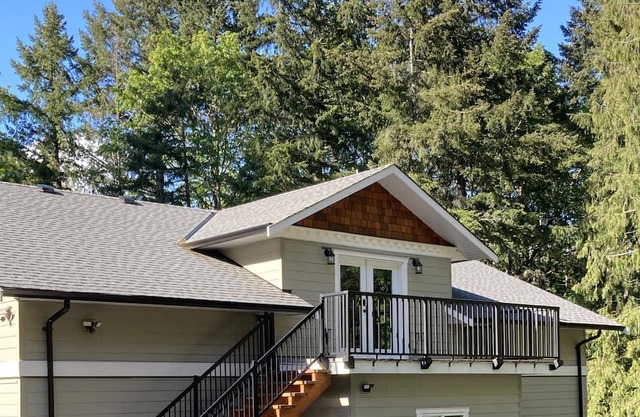 Spacious 2-bedroom guest house with forest view