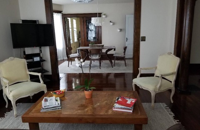 Geräumiges Apartment mit 2 Schlafzimmern in der Nähe der Yale Bowl