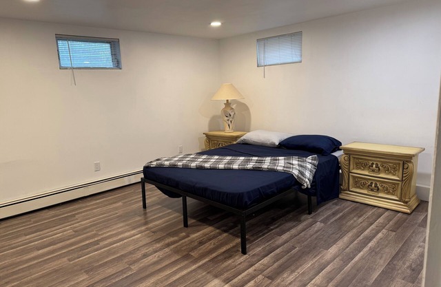 Spacious 2-bedroom apartment with WiFi, AC in wonderful Hauppauge/ Smithtown