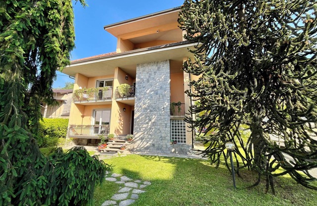 Spacious 2-bedroom apartment with garden in Arona CIN: IT003008C2OOZK44VN