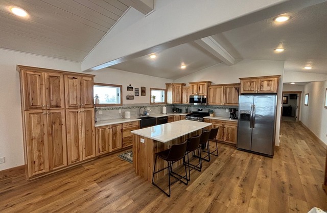 Spacious 2 Bedroom Apartment Minutes from Park City Attractions