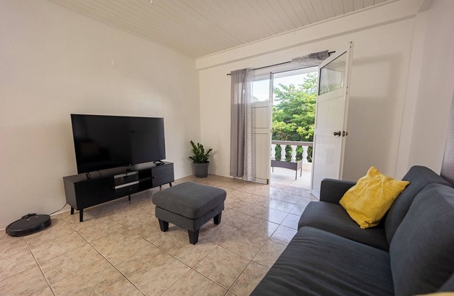 Spacious 2-bedroom apartment in Saint George's with WiFi