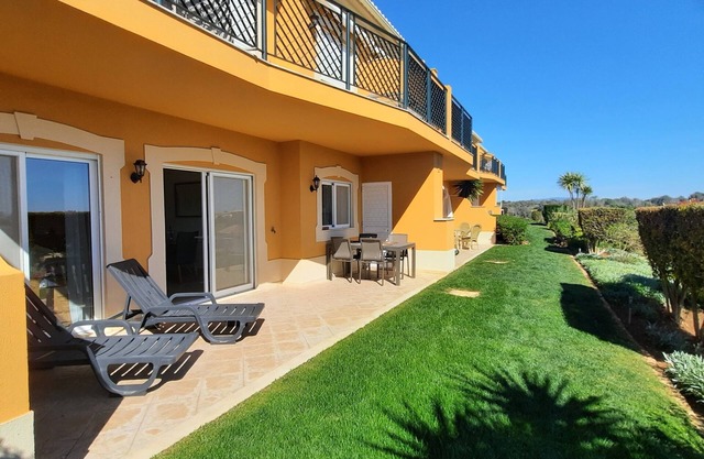 Spacious 2 Bedroom ground floor apartment with communal Pool