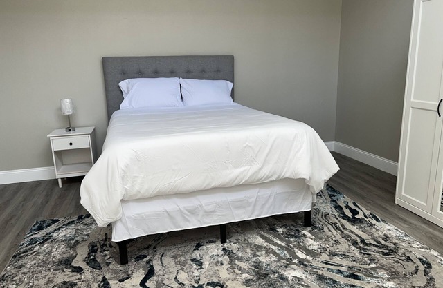 Spacious 2 Bedroom Loft in the Heart of the Bay. Minutes from attractions.