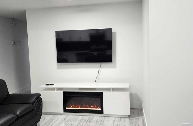 Spacious 2 Bedroom Suite in Edmonton, Canada