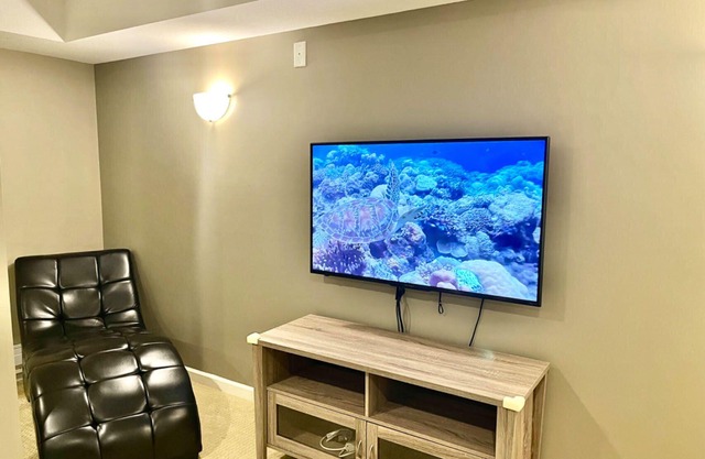 Spacious 2-bedroom suite with 3 beds in Langley Willoughby