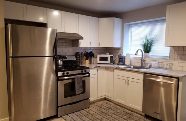 Spacious 2 bedroom unit in the heart of Seattle