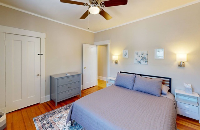 Spacious 2 Bedroom 1 Bath apt