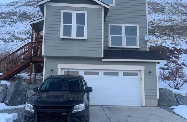 Spacious 2 bedroom w/ river view - 5 min to Alta Lake Golf Resort and State Park