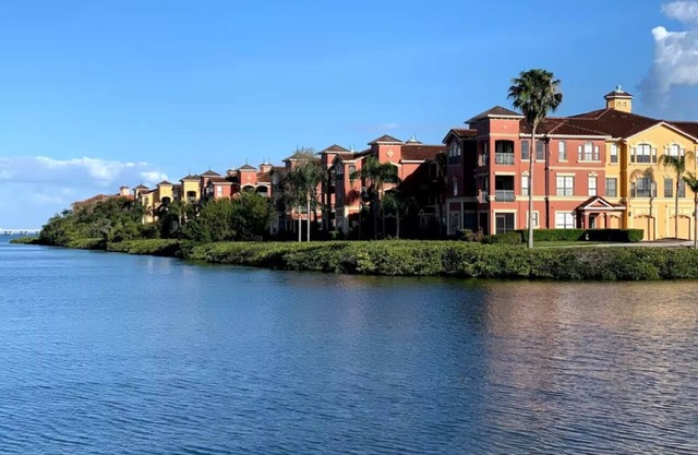 Spacious, 2 king bedrooms, ground floor condo in Grand Venezia Resort + Garage!