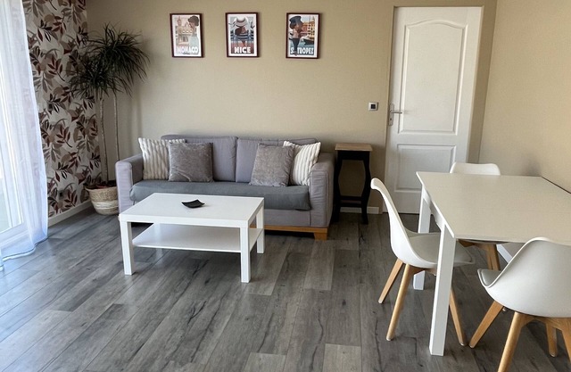 Spacious 2-room apartment 30 minutes from Nice