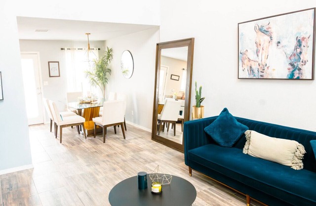 Spacious 2-Story Contemporary Home 3BDRM + Loft
