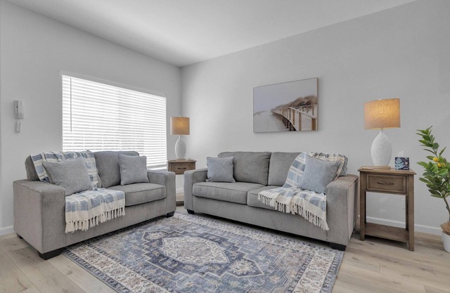 Spacious 2BD/2.5BA in the Heart of Hillcrest!
