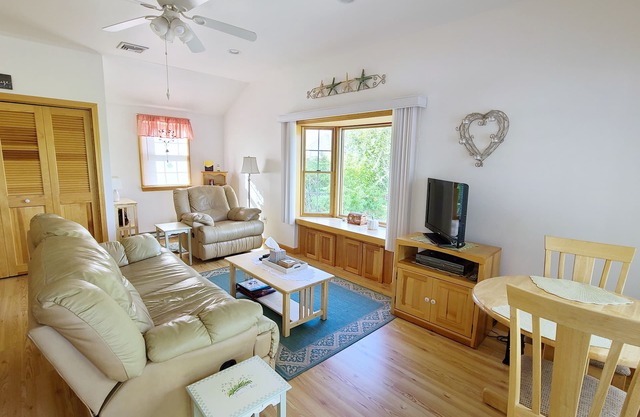 Neues Angebot - Geräumige 2BD Home - A / C, in der Nähe von Cape Cod Rail Trail & Marconi Beach!