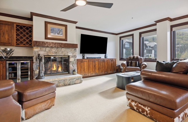 Spacious 2BD + Den, Ski In Out In the Heart of Beaver Creek Village Pool jacuzzi