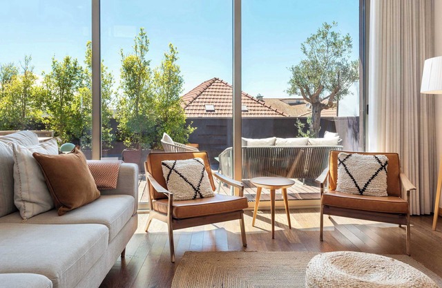 Spacious 2Bedroom Downtown Loft with Sunny Terrace and Private Parking
