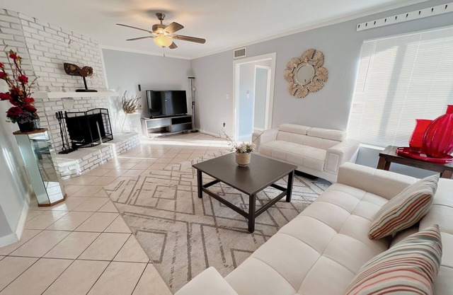 Spacious 2BR 1Bath Max 6 people 20 mins to Disneyland in Rowland Heights