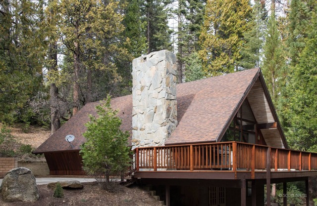 Benutzerdefinierte, geräumige, 3-stöckige, Game Room, A / C, HBO, 2 Meilen von Yosemite S. Tor