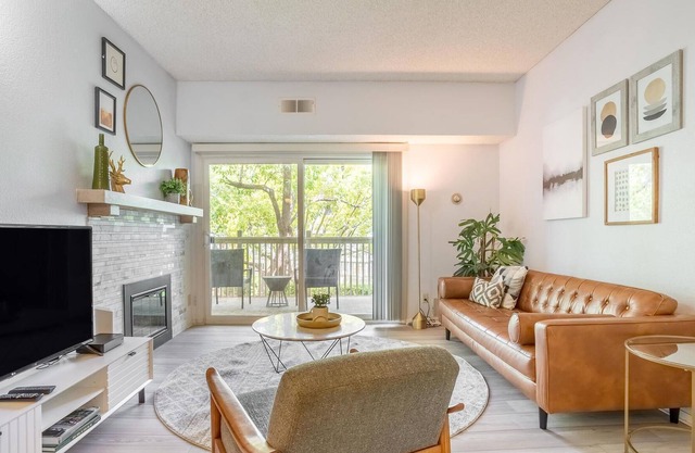Spacious 2BR Apartment in Fremont + Parking