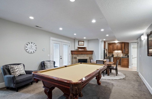 Guest Suite near UVU: Full Kitchen, 2 Bd/1.5 Ba, Hot Tub, Theater, Pool Table