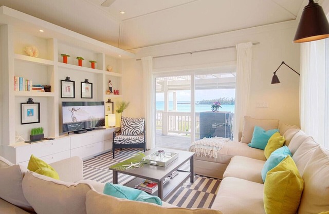 2BR 2BA im Obergeschoss Apt Suite mit Blick auf die Bucht, kurzer Spaziergang in die Stadt und Geschäfte