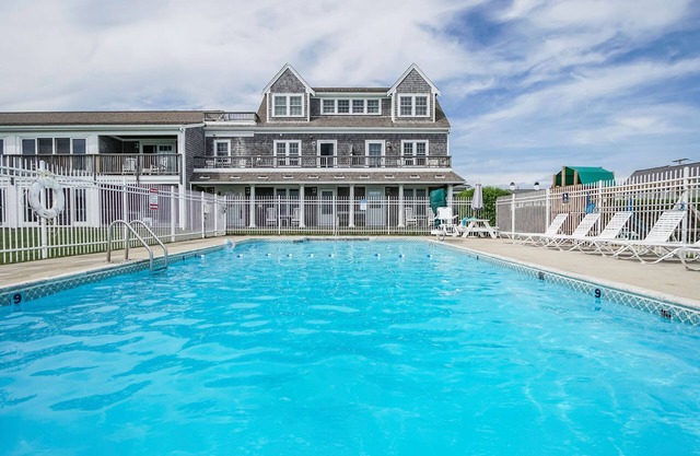 Spacious 2BR by the Sea in Falmouth