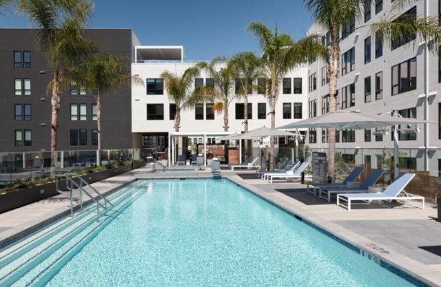 Spacious 2BR Condo at Vasara Menlo Park – Pool, Gym & BBQ