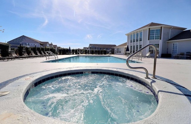 Spacious 2BR Condo - minutes to Beach & Foley Sports Complex