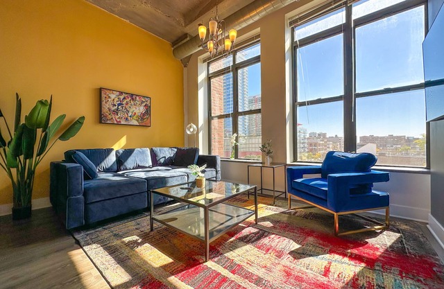 Spacious 2BR Group Stay near McCormick & Wintrust