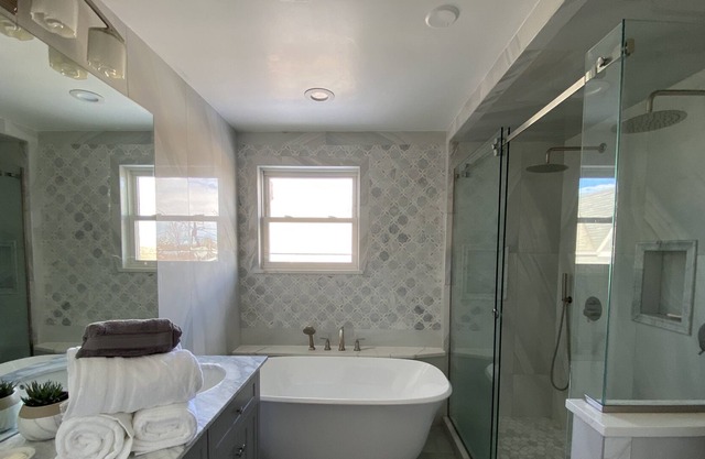Spacious 2BR Home - 15 mins to Downtown & Red Rocks!