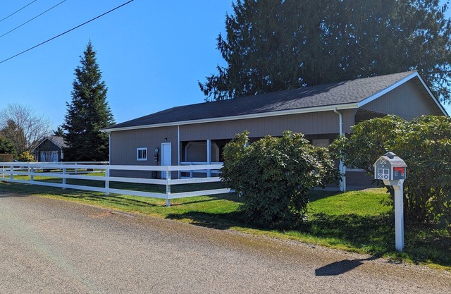 Spacious 2BR house. Pet friendly with fenced yard. Outdoor covered patio.
