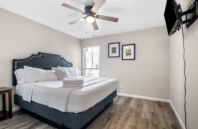 Spacious 2BR Near Buffalo Bayou Park | 8 Min to Downtown