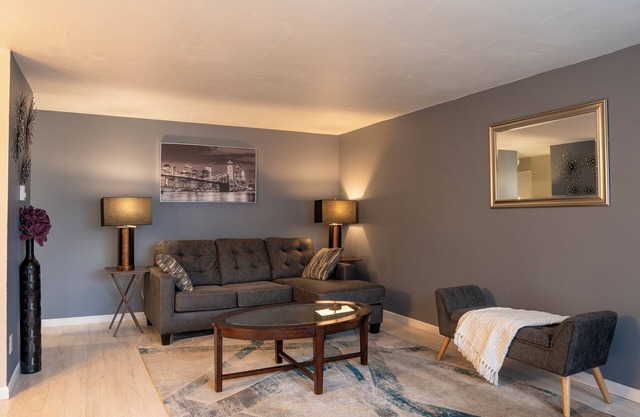 Spacious 2BR SeaTac Condominium