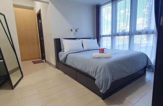 Spacious 2BR unit in the center of BGC very close to malls, resto and shops