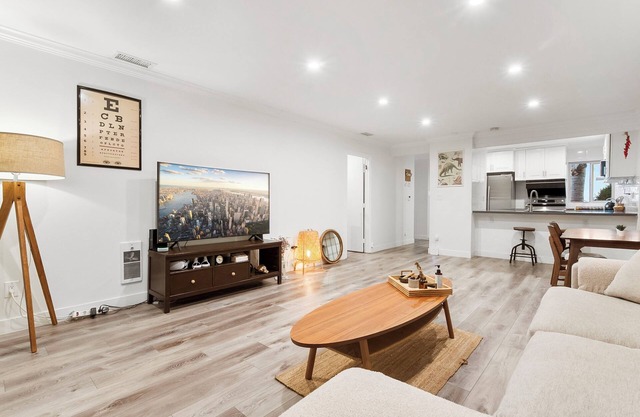 Cozy 2-bedroom apartment in beautiful San Diego with AC, WiFi